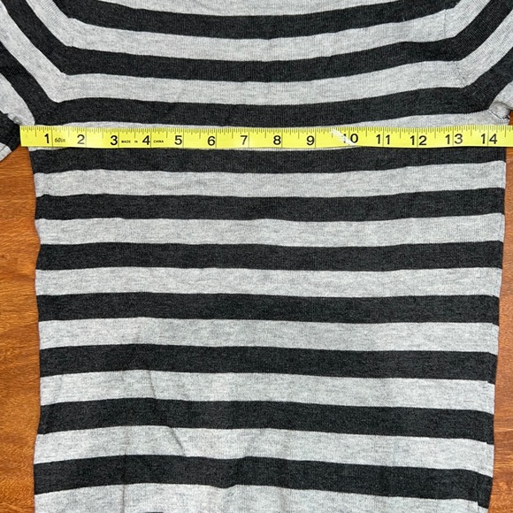 Forever 21 1/4 sleeve Sweater Shirt light weight - Picture 5 of 7